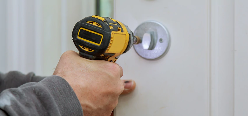 Street Locksmith For Smart Lock Repair in Elmhurst