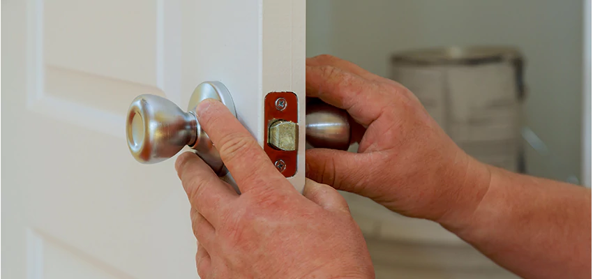 AAA Locksmiths For lock Replacement in Elmhurst